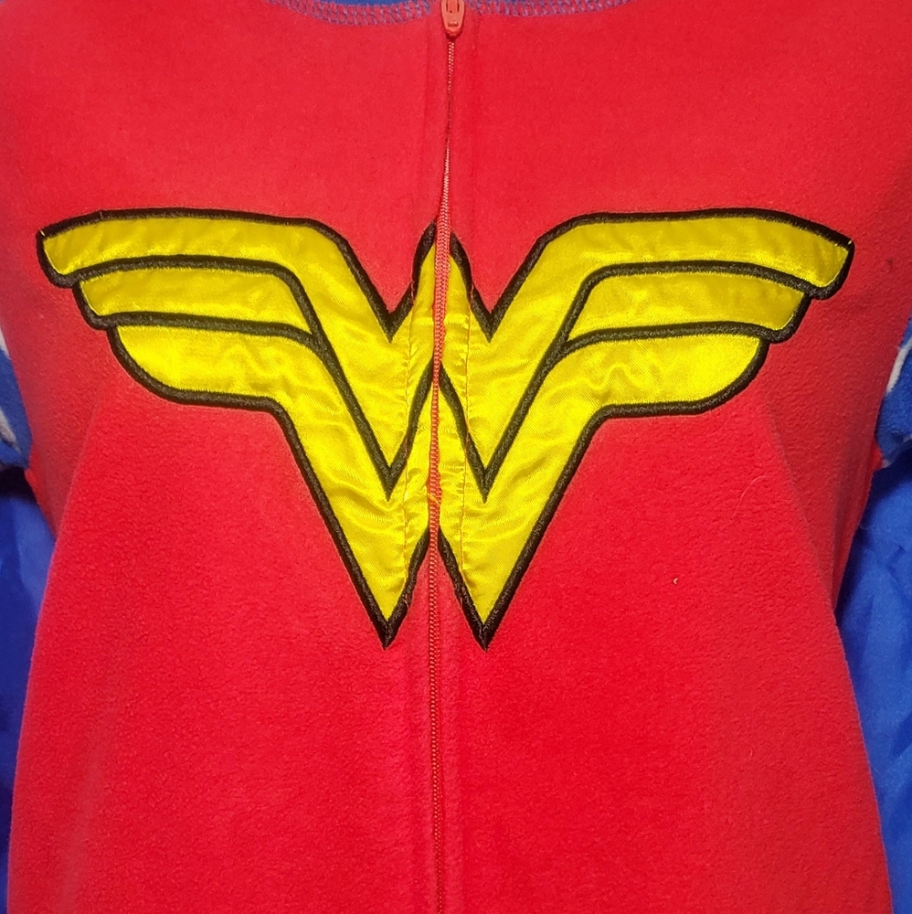 Wonder Woman Sze XS/S PJs Onesie Pajamas Hero Fleece Long Costume WW84 DC Comics - Picture 6 of 12